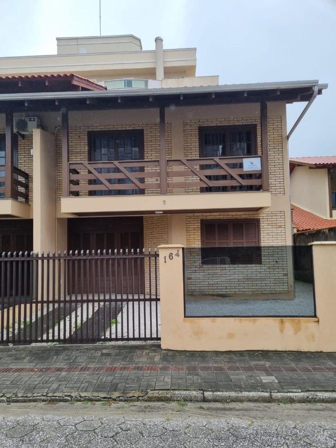 Casa Em Bombinhas Almeida E Moraes Perto Da Praia ภายนอก รูปภาพ